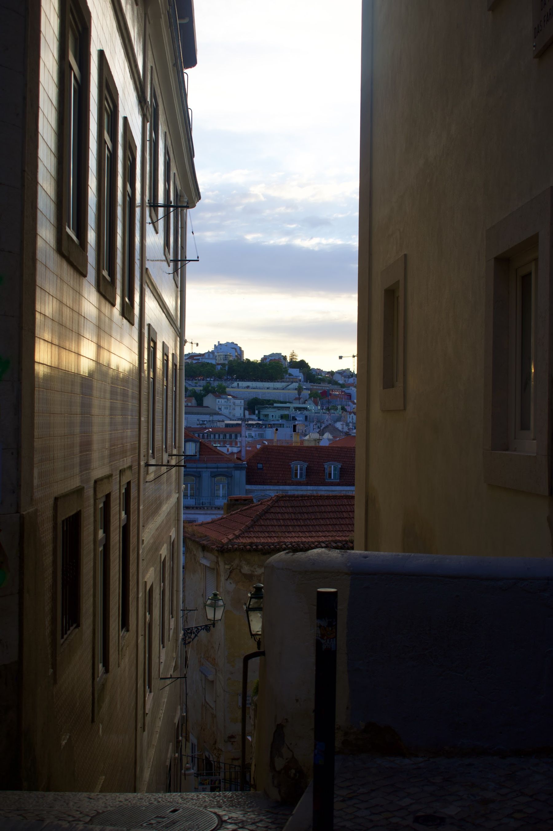 Telhados de Lisboa vistos das ruas da Mouraria